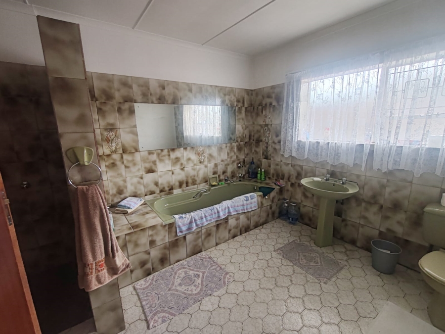 7 Bedroom Property for Sale in Despatch Central Eastern Cape